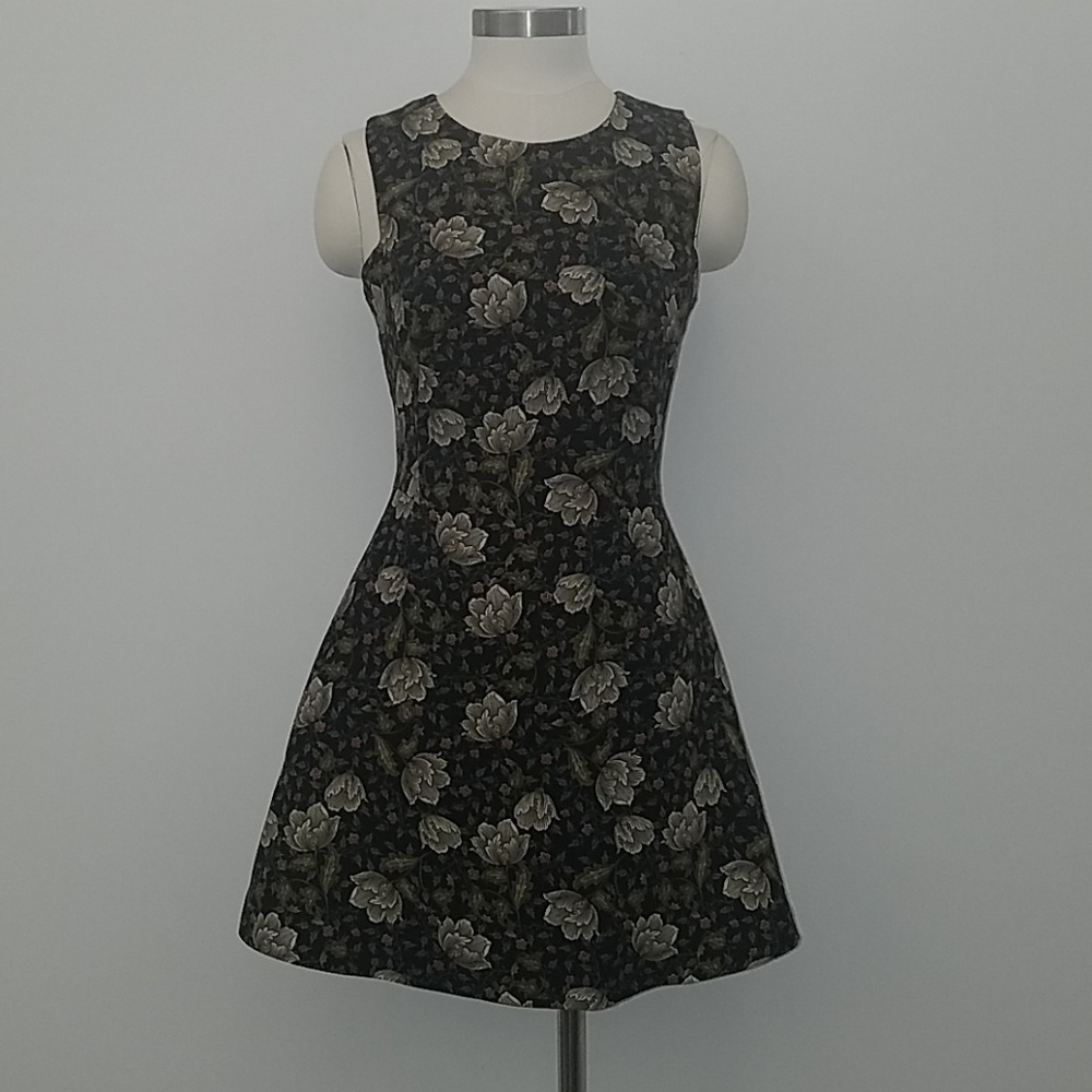 Sleeveless dress